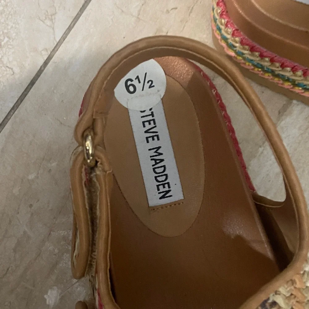 Steve Madden Multicolor Sandals with Gold Buckles - Picture 2 of 4